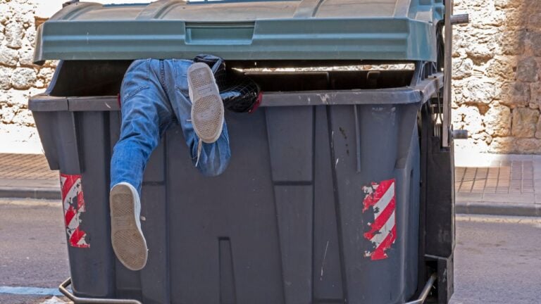 9 Things Floridians Need to Know Before Dumpster Diving to Avoid Breaking the Law