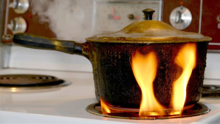 17 Safety Habits That Keep Arizona Kitchens From Catching Fire