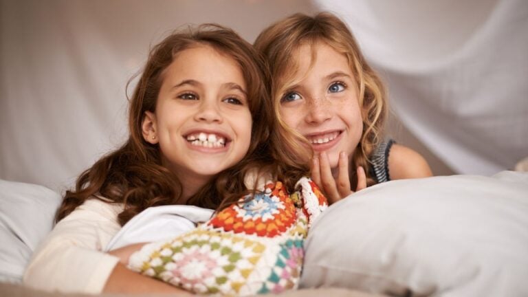 15 Things That Always Happened at American Sleepovers in the ‘80s