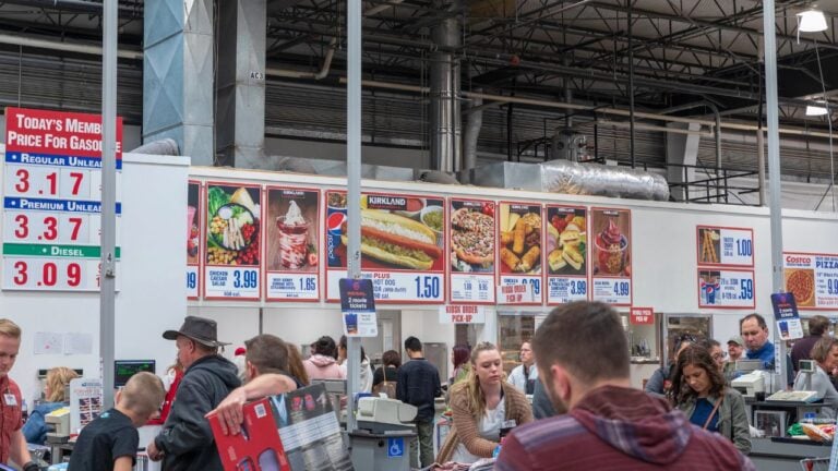 18 Tricks Texans Pull at Costco That Don’t Fool Employees