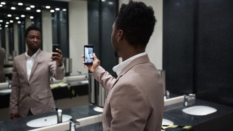 18 Things Floridians Do in Public Restrooms That Make Everyone Uncomfortable