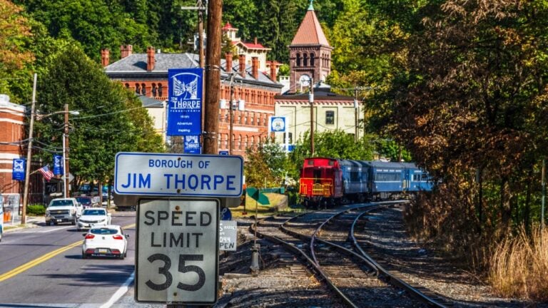 17 Small U.S. Towns That Bring the 1960s Back to Life, One in Pennsylvania