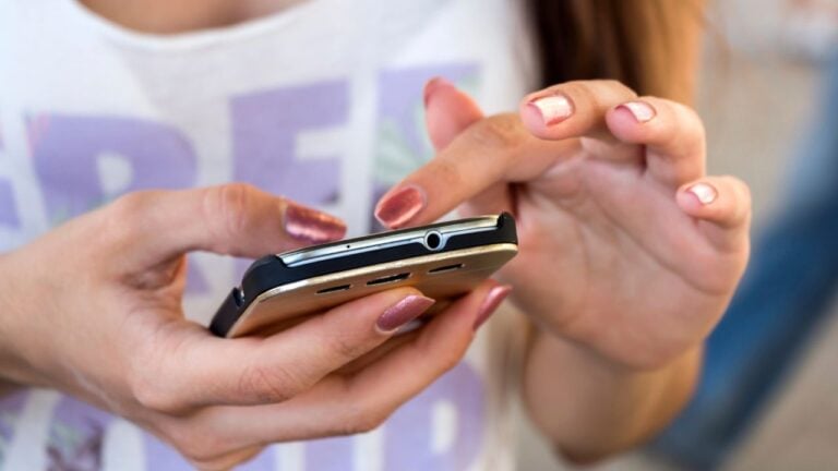 17 Annoying Texting Habits That Are Secretly Embarrassing Floridians