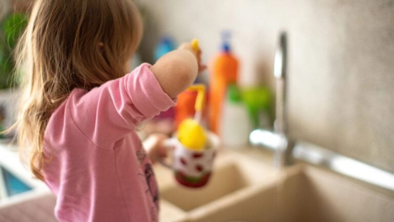 15 Daily Tasks Mississippi Kids in the ’70s Tackled Without a Fuss