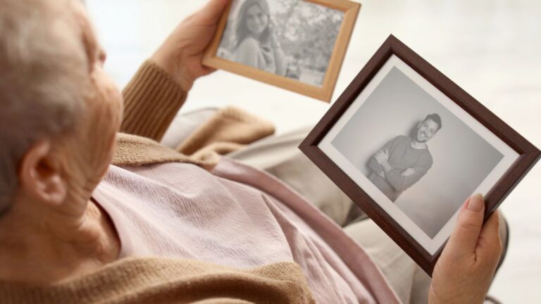 14 Cozy Details That Made 1950s Maine Living Rooms So Inviting
