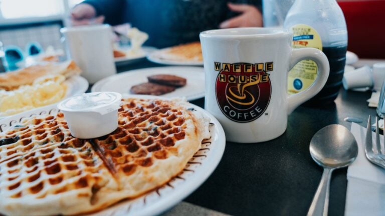13 Unwritten Waffle House Rules Louisianians Always Follow
