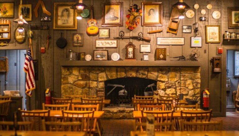 8 Little-Known Cracker Barrel Facts That Shock Even the Most Loyal Florida Customers