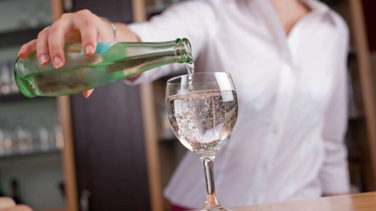 11 Things New Yorkers Do at Restaurants That Confuse Europeans