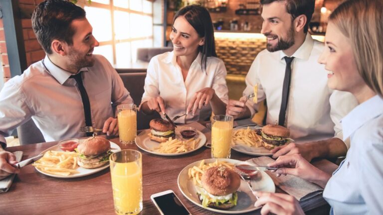 27 Things Californians Do in Restaurants That Confuse the Rest of the World