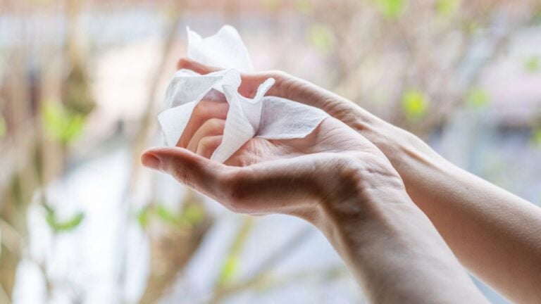 17 Household Cleaning Habits That Spread Microplastics Without Louisianans Realizing