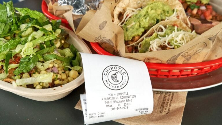 15 Unwritten Chipotle Rules Employees Wish Texans Would Follow