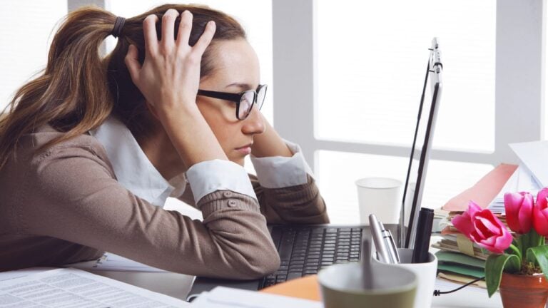 19 Subtle Signs Your Body Is Begging for Rest That So Many Oklahomans Ignore