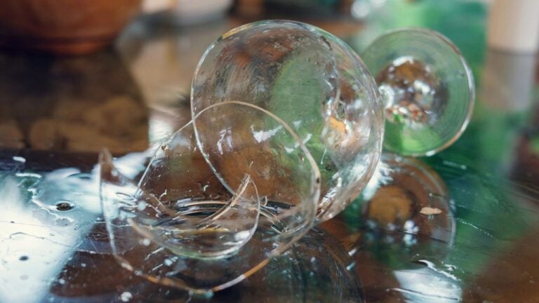 14 Awkward Restaurant Moments Every Floridian Pretends Didn’t Happen