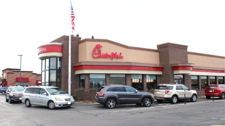 14 Chick-fil-A Behaviors That Prove You’re a Newbie to Florida Regulars