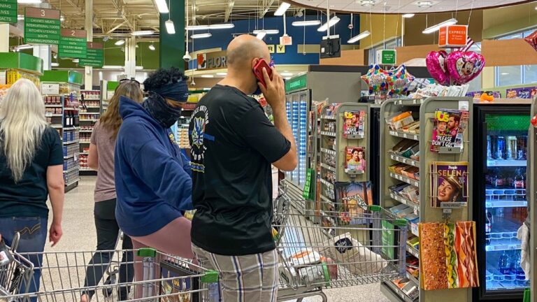 13 Things Publix Employees Can Tell About a Florida Snowbird Before They Even Speak