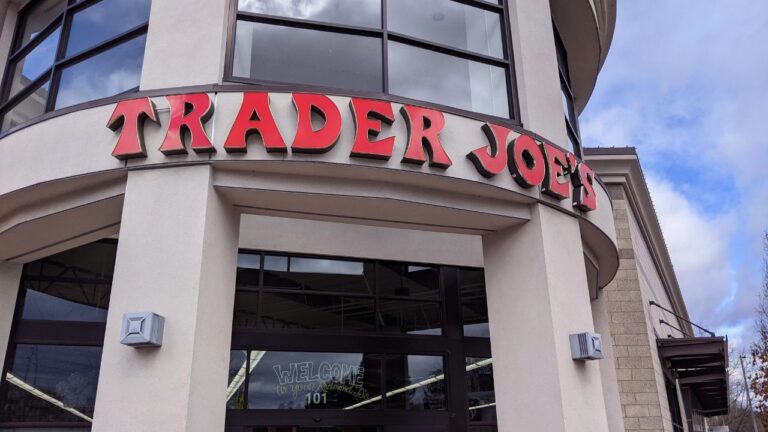 10 Trader Joe’s Snacks That Disappear Faster Than Your Willpower. How Many Have You Tried, Floridians?