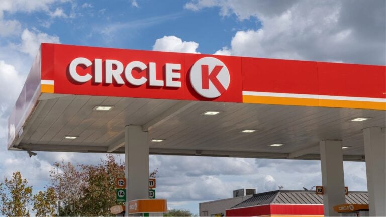 13 Things Florida Residents Do Differently at the Gas Station, Tourists Clueless