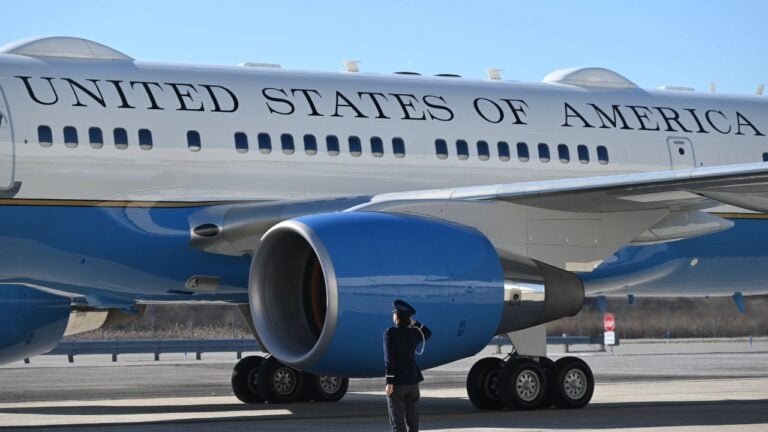 13 Things That Happen Inside Air Force One That No Floridian Sees