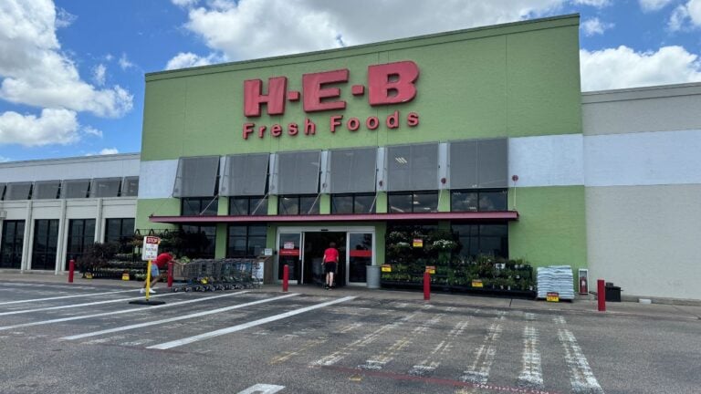 8 Reasons Texans Defend H-E-B Over Walmart Every Single Time