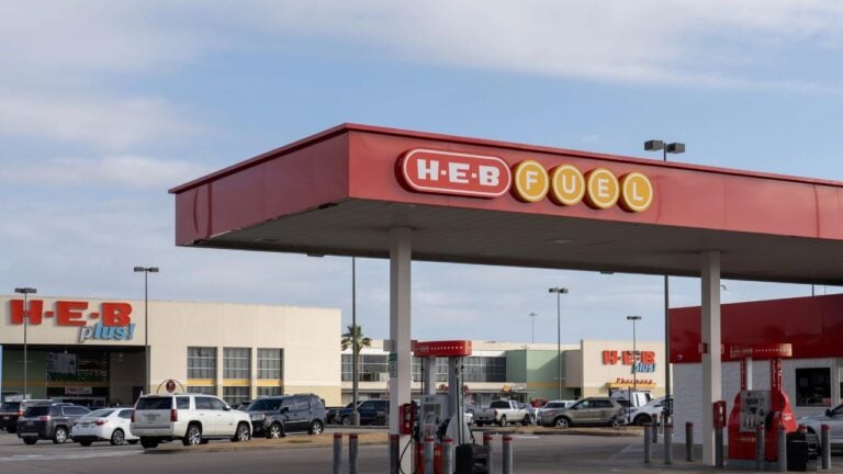 12 Things Only Real Texans Do at the Gas Station
