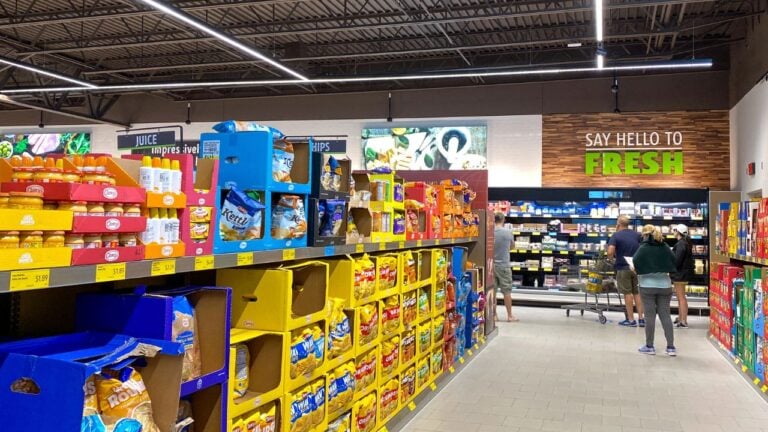 8 Aldi Mistakes Floridians Make Every Week Without Realizing It, Publix Shoppers Face Learning Curve