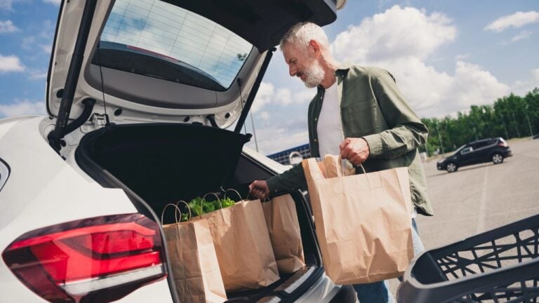 6 H-E-B Curbside Tricks Texans Use That Save Them Hours Every Month