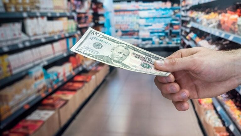 9 Reasons Floridians Pay More at Publix Without Hesitating (and 3 Reasons Why They Don’t)