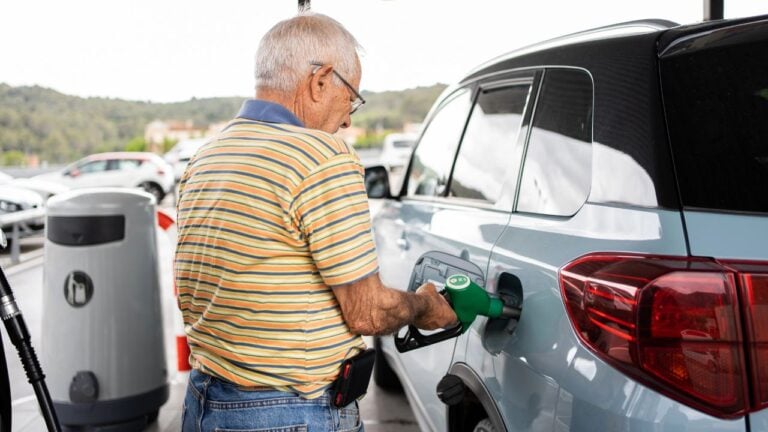 11 Ways Floridians Spot a Snowbird the Second They Pull Up to the Pump