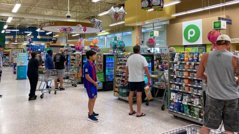 7 Things Florida Shoppers Do at Publix That Drive the Person Behind Them Crazy