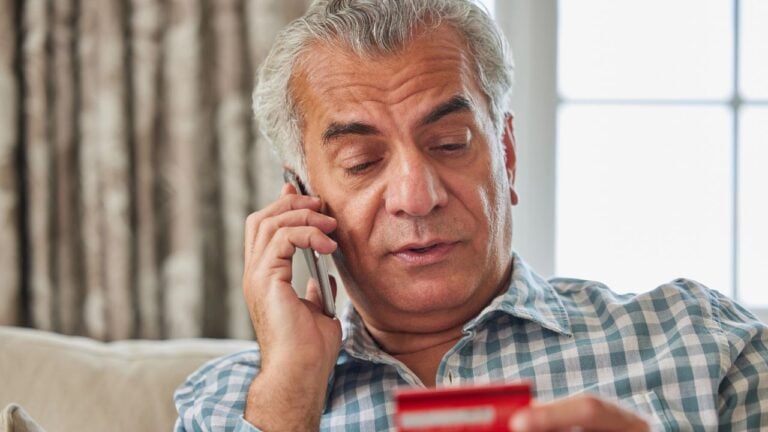 13 Warning Signs a Senior Is Being Scammed in Texas