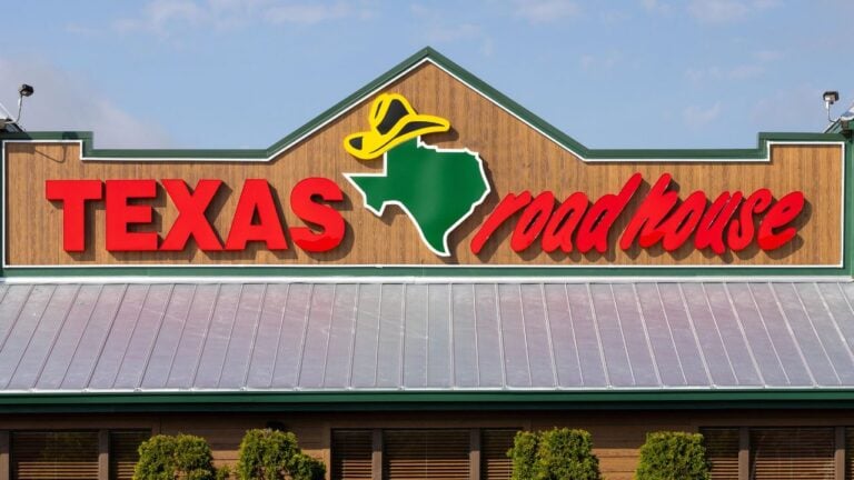 15 Texas Roadhouse Habits That Mark Floridians as a Regular