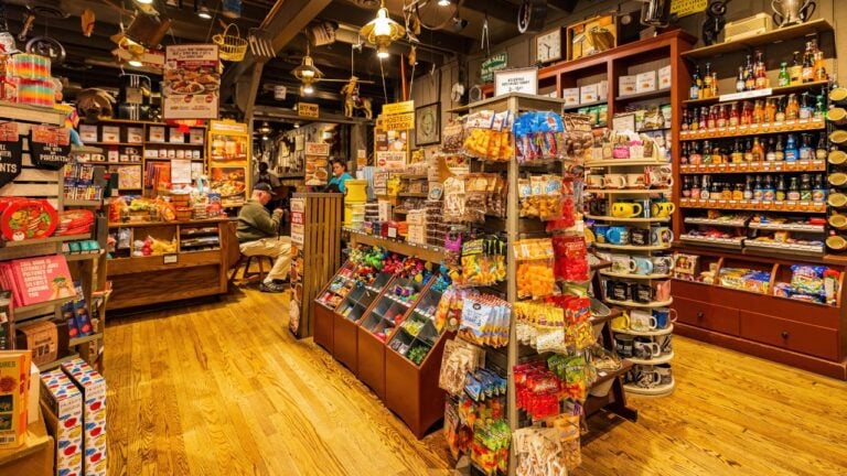 9 Cracker Barrel Store Finds Tennessee Shoppers Can’t Leave Without