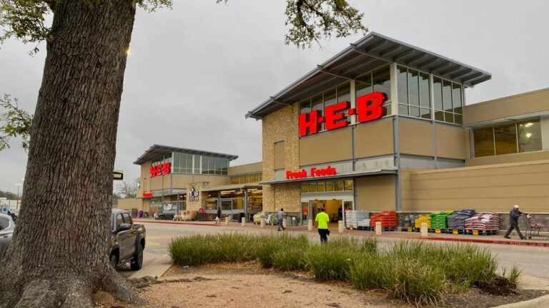 Does H-E-B Have a Senior Discount? What Texas Shoppers 60+ Get in 2026