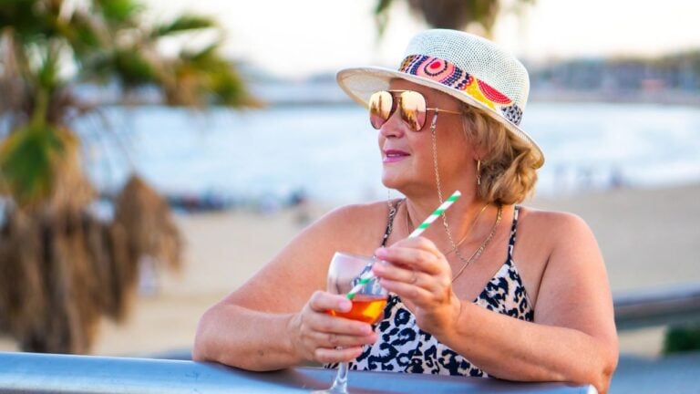 14 Florida Restaurant Habits That Mark You as a Snowbird Instantly