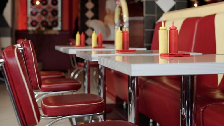 Which Restaurants Give Seniors a Discount in Georgia in 2026? The Full List