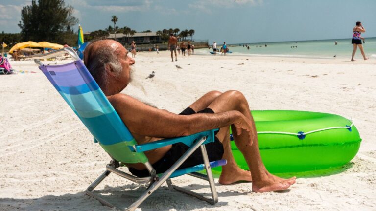 9 Things Florida Locals Secretly Resent About Snowbird Season