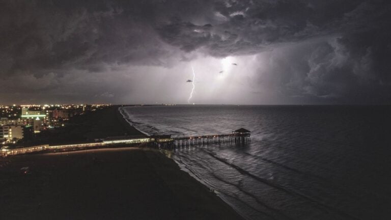 8 Signs a Florida Storm Is About to Wreck Your Afternoon Plans