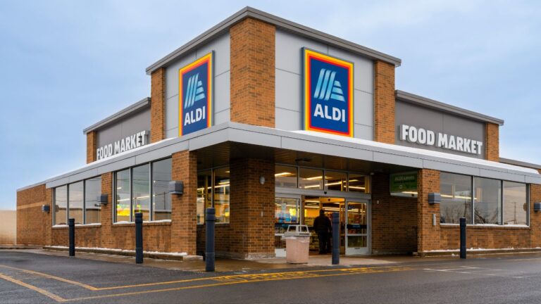 Does Aldi Have a Senior Discount? What Florida Shoppers 60+ Should Know in 2026