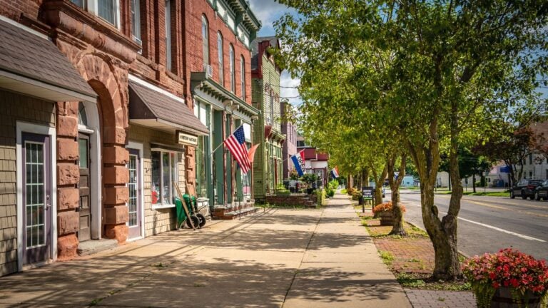 The Best Small Towns to Retire in Georgia in 2026