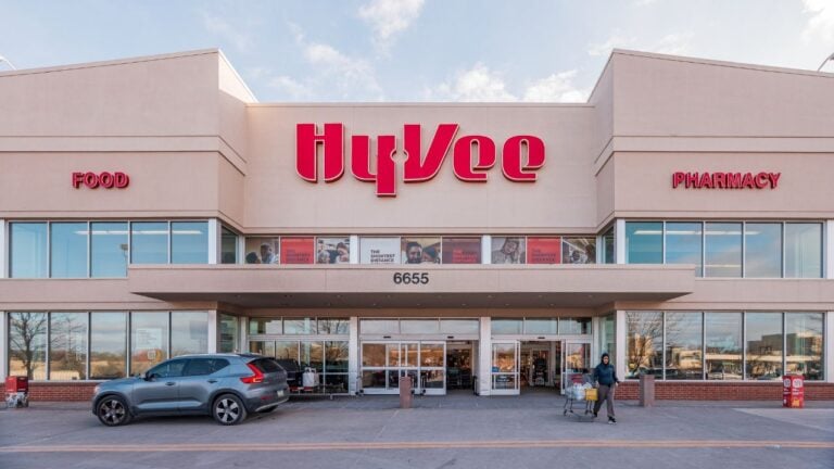 8 Hy-Vee Mistakes Iowa Shoppers Make Every Single Trip