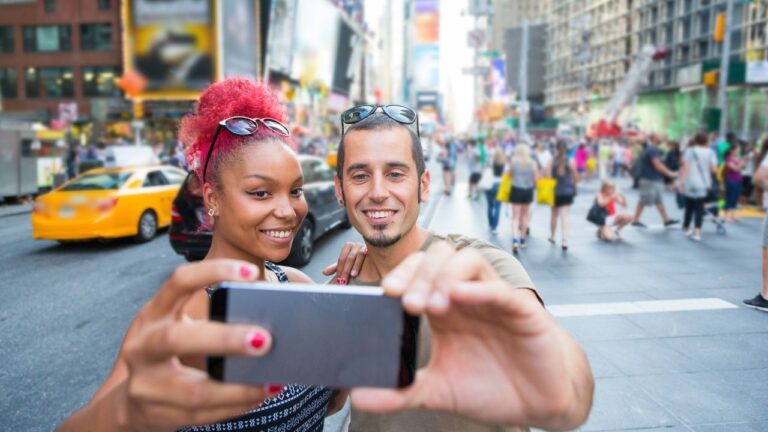 13 Things New York City Tourists Do That Locals Spot a Block Away