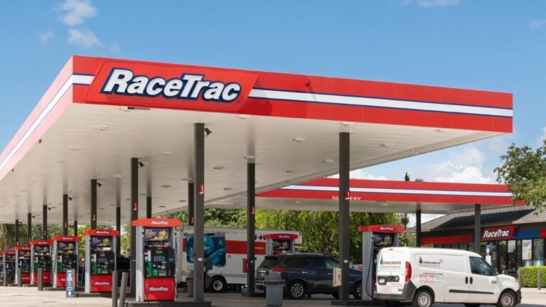 7 Florida Gas Stations Locals Avoid (and 3 They Go Out of Their Way For)