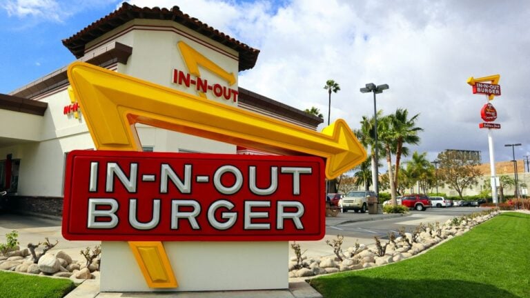 9 In-N-Out Orders That Instantly Give Away a California Tourist