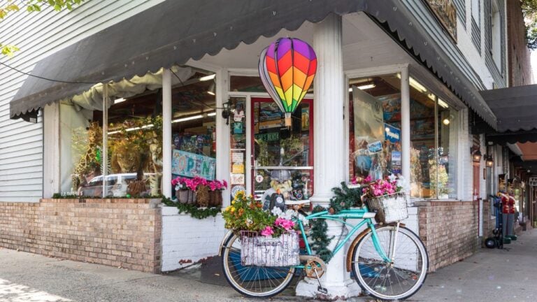 10 Best Small Towns to Retire in the Carolinas in 2026