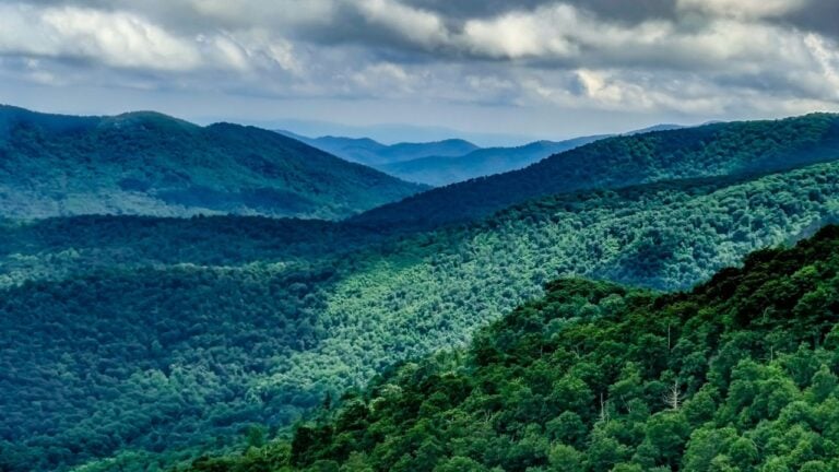 6 Virginia Mountain Towns Locals Love (and 3 Tourists Overrun)