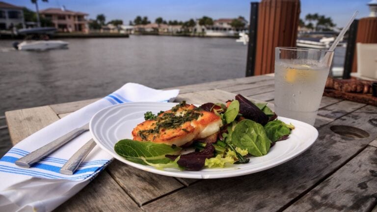 10 Florida Restaurants Tourists Pack (and 5 Locals Go To Instead)