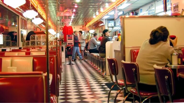 6 Florida Diners Locals Skip (and 6 They’d Wait an Hour For)