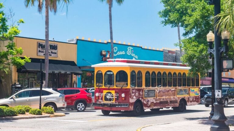 8 Florida Towns Where Retirees Can Live Well Without a Car