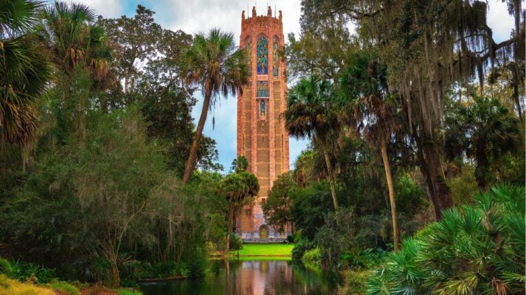 7 Florida Roadside Attractions Locals Still Pull Over For (and 5 They Drive Past)