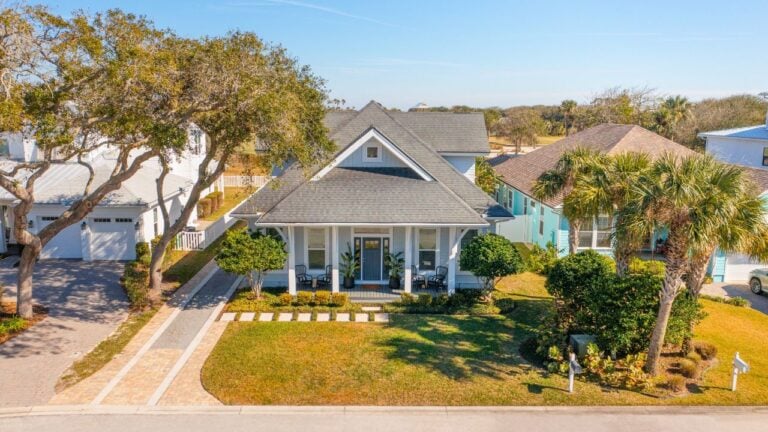8 Landscaping Mistakes Lowering Florida Home Values in 2026